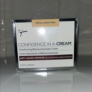 IT Cosmetics Confidence in a Cream - Silver and White